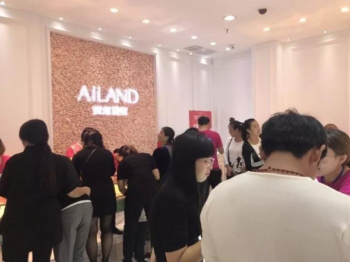双节期间，爱恋珠宝门店开业热潮不断，各门店销售火爆