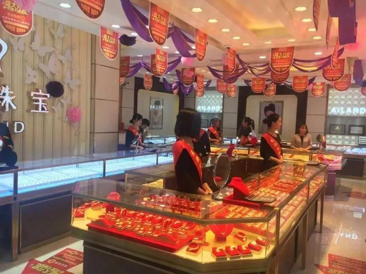 双节期间，爱恋珠宝门店开业热潮不断，各门店销售火爆
