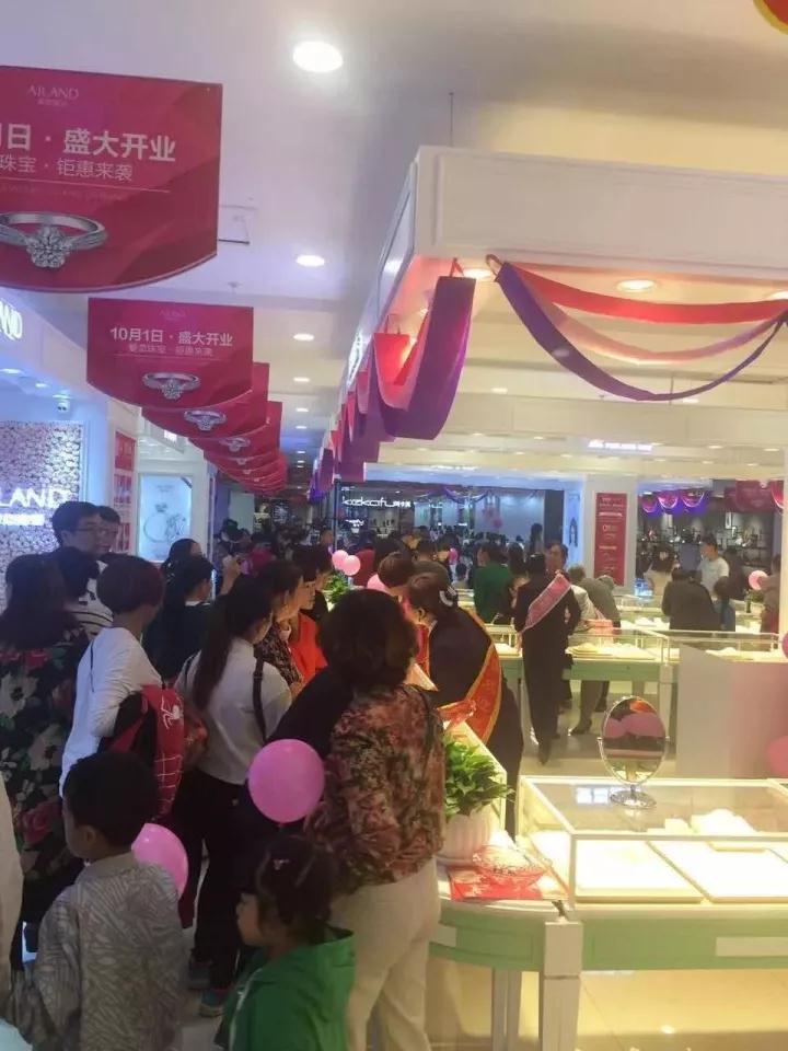 双节期间，爱恋珠宝门店开业热潮不断，各门店销售火爆